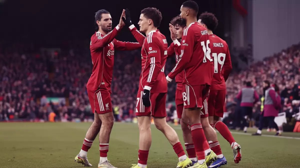 عاجل: أسطورة ليفربول يطالب بإقصاء محمد صلاح نهائياً... "وقته انتهى والبديل جاهز"!