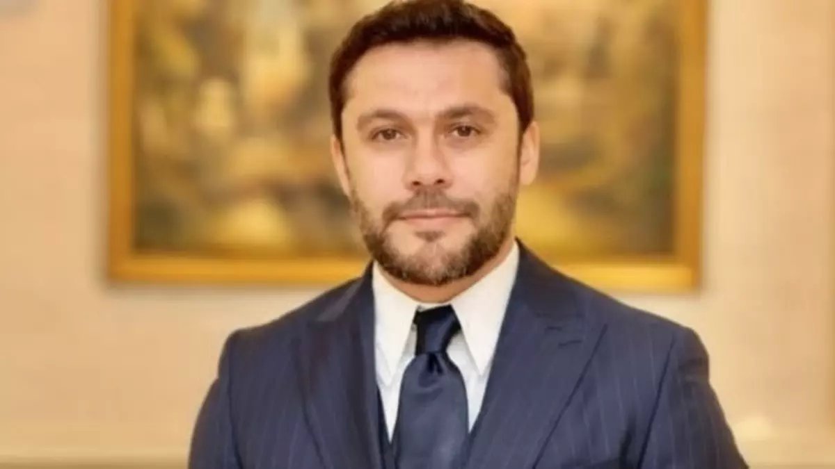 عاجل: أحمد حسن يفجر مفاجأة - تذاكر الأهلي والترجي تنفد في دقائق... والجماهير في حالة هيستيريا!