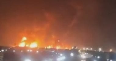 رويترز: زورقان ملغومان يصطدمان بناقلتى وقود فى العراق واندلاع حريق هائل