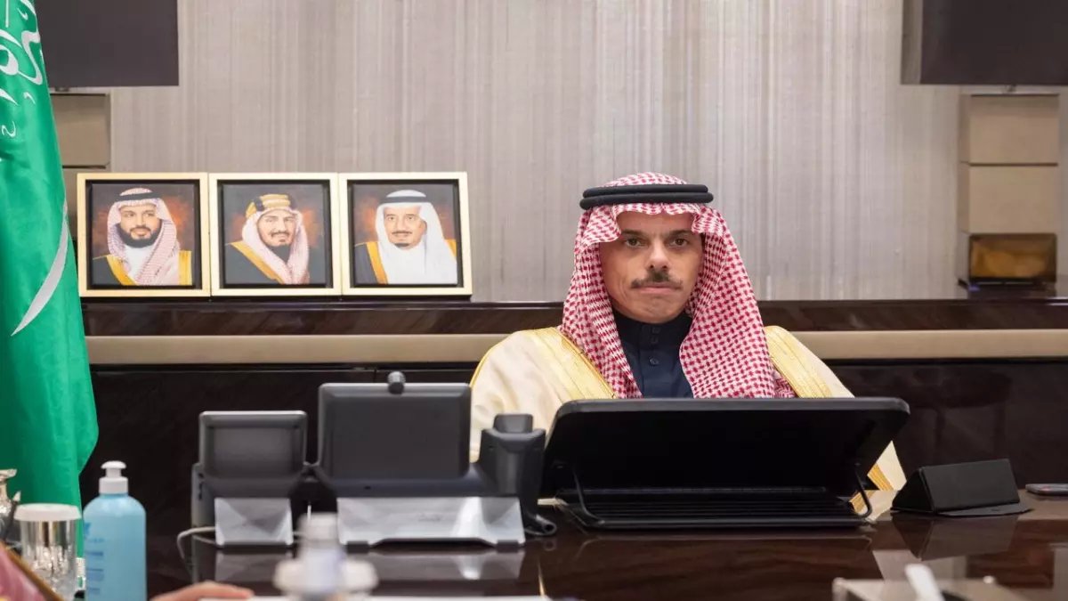 عاجل: الأمير فيصل بن فرحان يقود تحالفاً دبلوماسياً سرياً لمنع انفجار المنطقة بعد الاعتداء الإيراني!