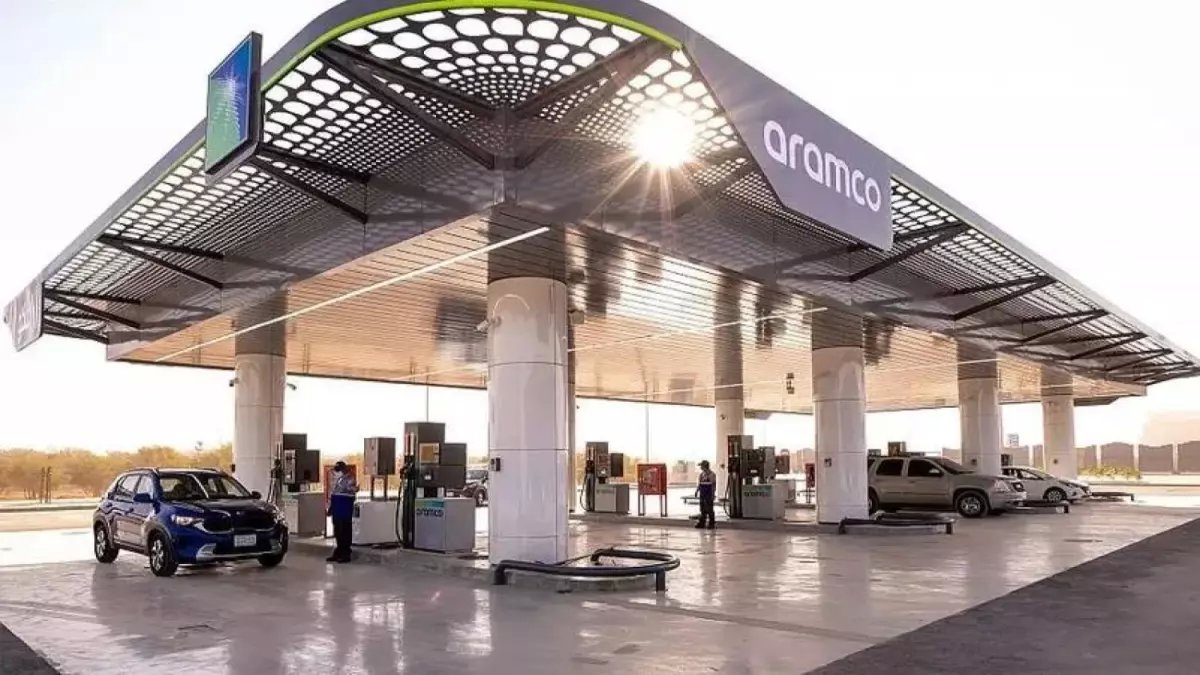 عاجل: قرار أرامكو الجديد يُربك السوق.. بنزين 98 يرتفع بـ 6 هللات في ظل استقرار "الصدمة" للأنواع الأخرى!