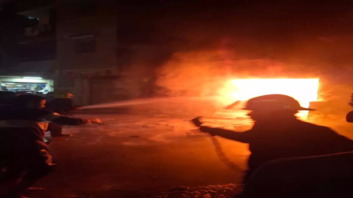 عاجل: حريق مرعب يلتهم محل بويات بالبساتين ويهدد 8 طوابق سكنية... شاهد كيف نجت العائلات بأعجوبة!