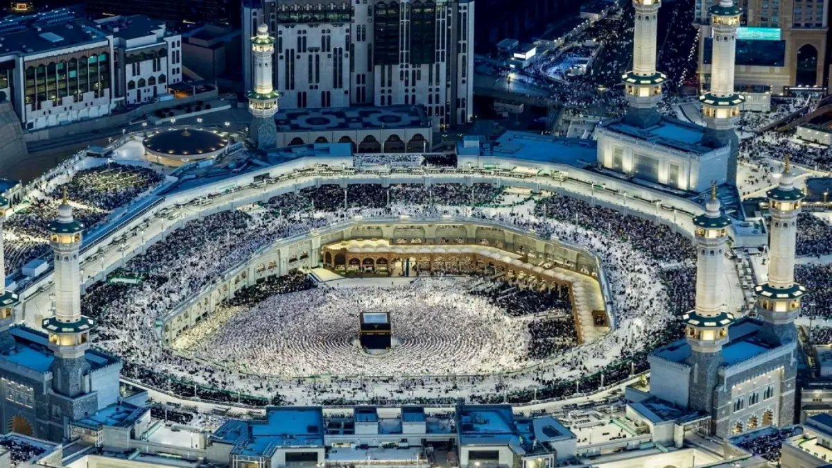 عاجل: 96.6 مليون قاصد للحرمين الشريفين خلال 20 يومًا فقط… رقم تاريخي يكشف مكانة رمضان في قلوب المسلمين!