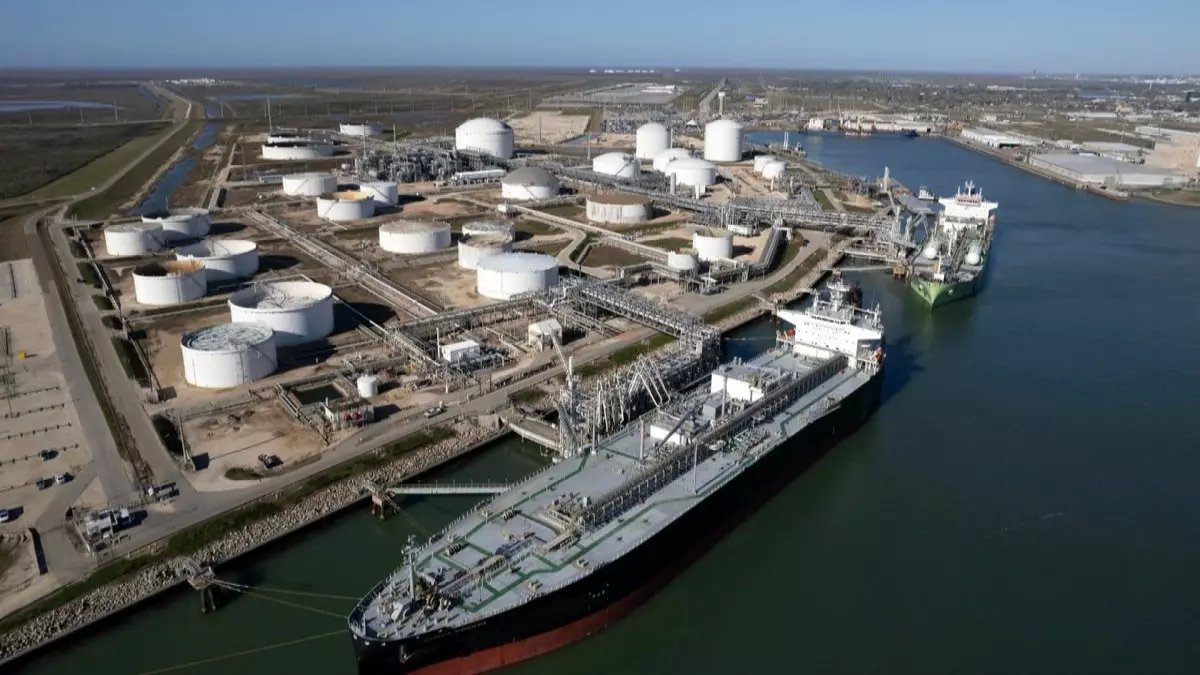 عاجل: النفط ينفجر فوق 100 دولار رغم السحب التاريخي من الاحتياطيات - هجمات العراق تشعل المخاوف!