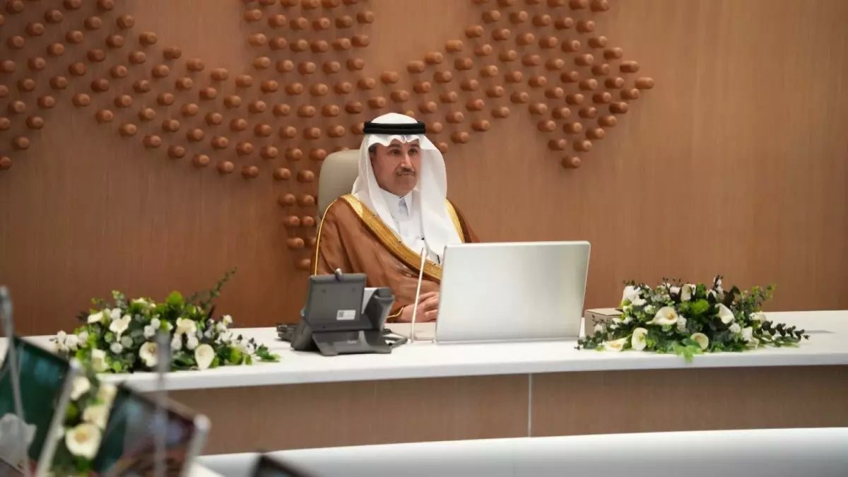 عاجل: وزير يرد في الـ5 فجراً على تغريدة مواطن... "عفواً ما هو الموضوع؟" - مشهد يكشف حقيقة الحكومة الرقمية!