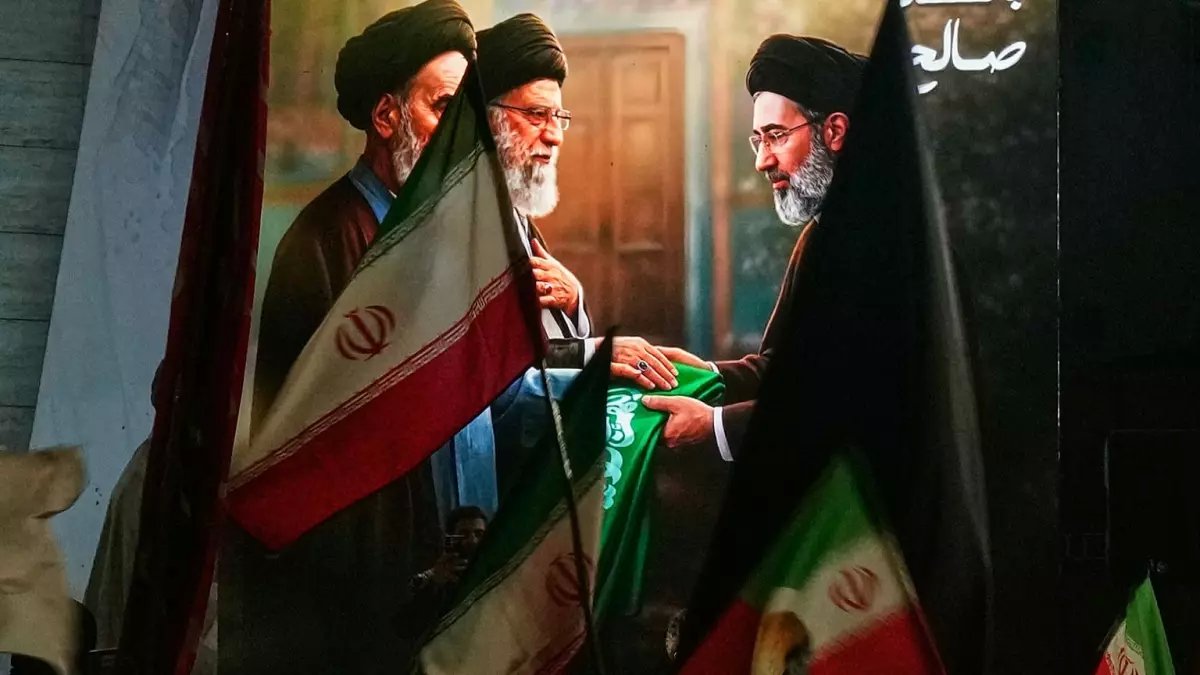 عاجل: الكشف الصادم عن حقيقة اختفاء مجتبي خامنئي... إصابة سرية تهز إيران!