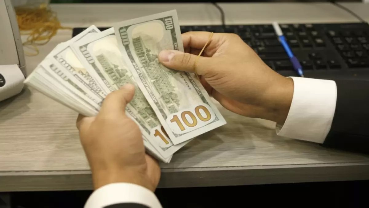 عاجل: قرار البنوك يهز السوق.. هذا هو السعر النهائي للدولار بعد تذبذبات جنونية (تفاصيل)