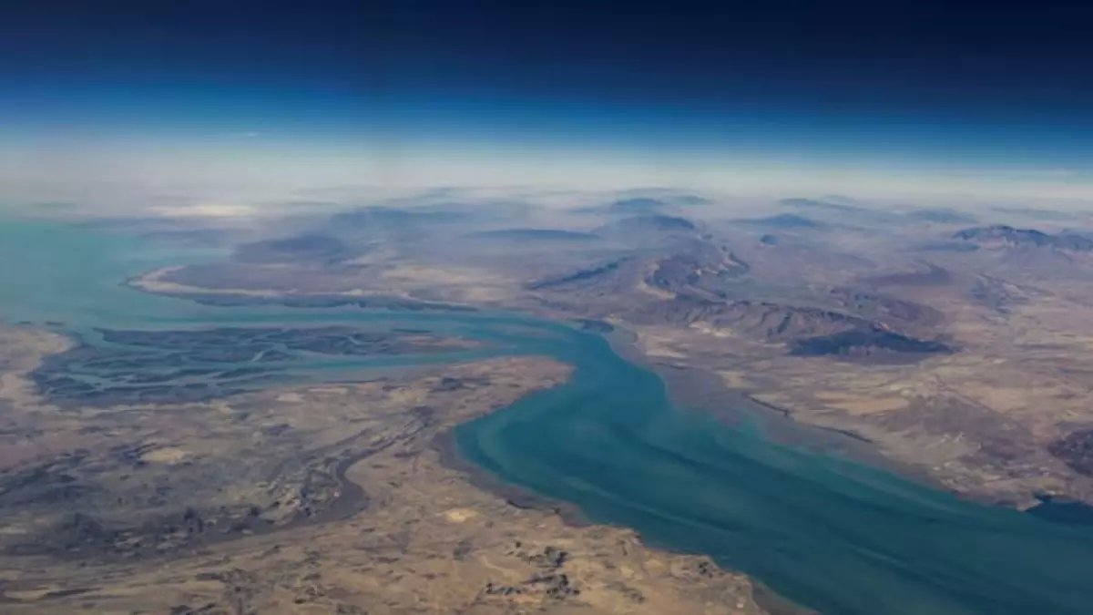 عاجل: تقرير صادم من ستاندرد آند بورز - مضيق هرمز يتحكم في مصير 80% من نفط الخليج!