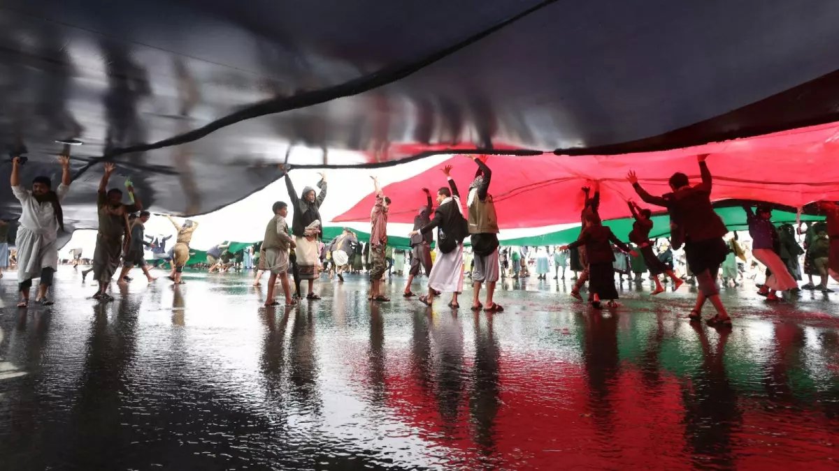 صادم: أم يمنية وأطفالها يُطردون للشارع بسبب 330 ألف ريال… والحوثيون يجوّعون صنعاء بالكامل!