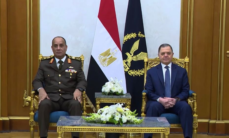 اللواء محمود توفيق وزير الداخلية، والفريق أشرف سالم زاهر القائد العام للقوات المسلحة وزير الدفاع والإنتاج الحربي