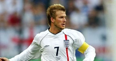 مدفع الإفطار.. ديفيد بيكهام يضرب أستون فيلا فى الدوري الإنجليزي