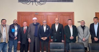 سفير مصر فى لبنان يتابع مع أبناء الجالية الصعوبات فى ظل الأوضاع الأمنية