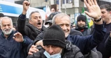 بدراجة بخارية.. رئيس إيران وسط الحشود فى طهران لإحياء يوم القدس وسط أجواء الحرب