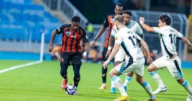 الاتحاد يتلقى هزيمة مفاجئة أمام الرياض فى الدورى السعودى.. فيديو