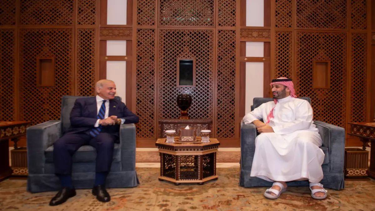 عاجل: 65 مسيرة تهاجم السعودية في ليلة واحدة... هل نجحت الدفاعات في صد "العاصفة المدمرة"؟