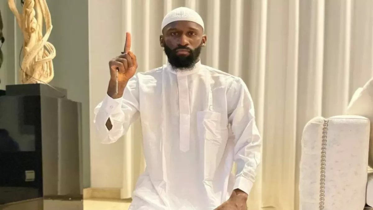 عاجل: صور تفضح جانبا مخفيا لنجوم ريال مدريد... روديجير وجولر يُدهران الصور النمطية في مساجد مدريد!