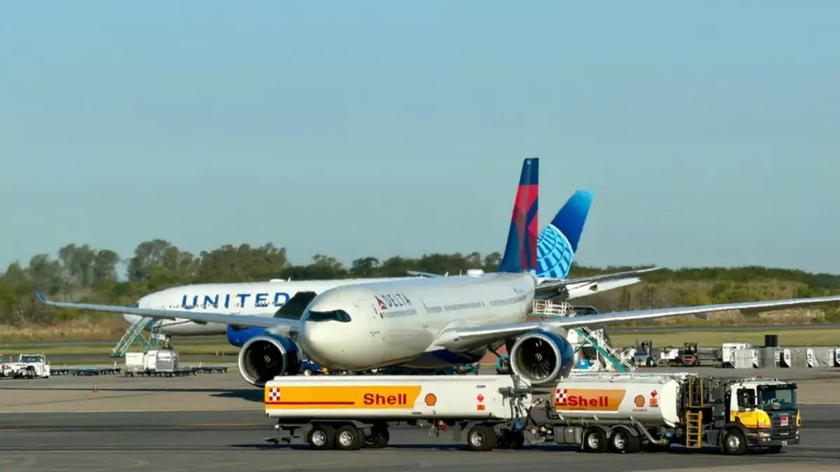 صادم: الطيارون المدنيون عُراة أمام الصواريخ... خبير يكشف السيناريو المرعب الذي يخفونه عنك!