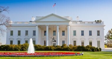 البيت الأبيض: من الحكمة أن يلقي الجيش الإيراني ومن تورط مع هذا النظام الإرهابي السلاح