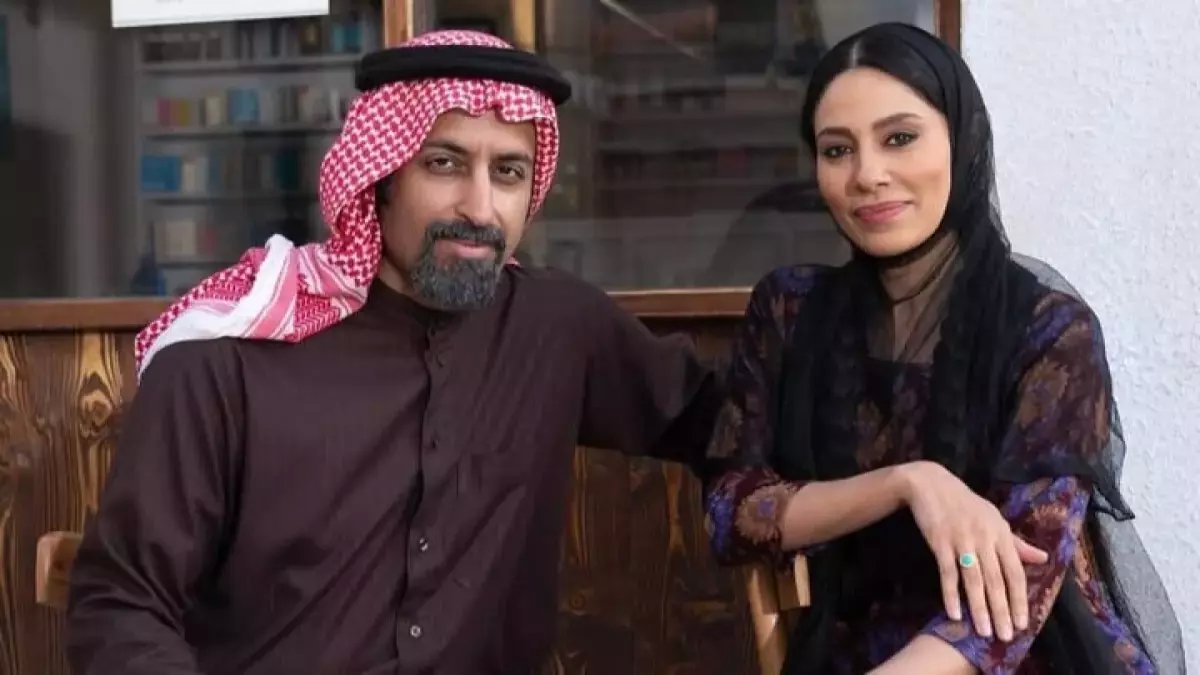 كيف كاد 90% من ذاكرة جيلنا أن يختفي للأبد؟ قصة إنقاذ شيخة القريشي لأقمشة العصر الذهبي.