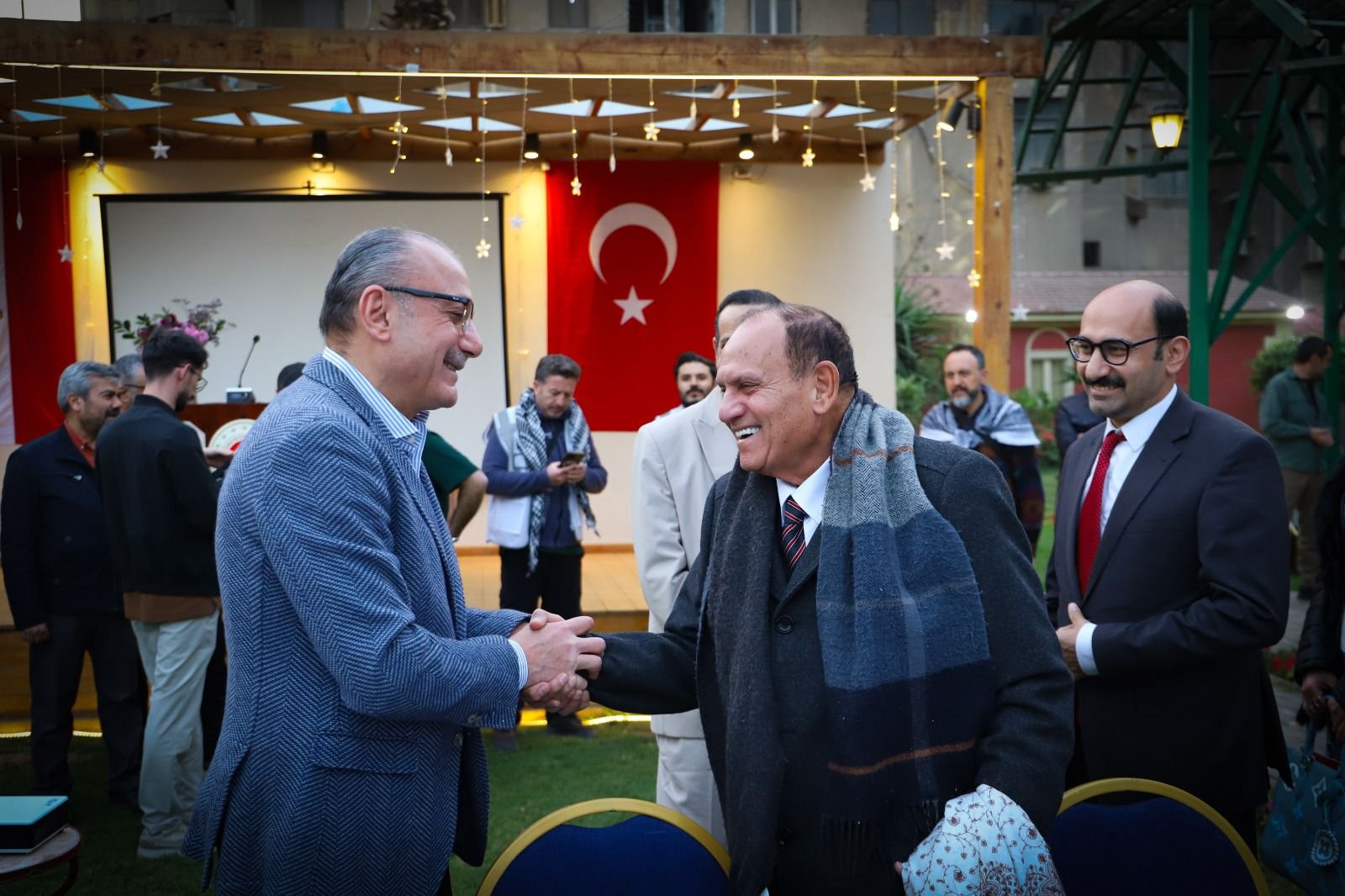 القارئ المصرى الدكتور أحمد نعينع وسفير تركيا