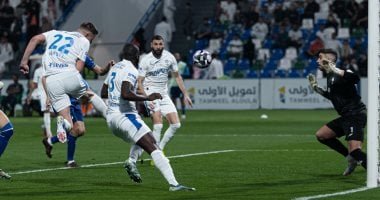 الهلال يتخطى الفتح بصعوبة في الدوري السعودي.. فيديو