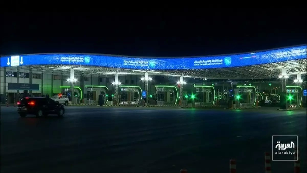 مباشر: منفذ الخفجي يشهد انسيابية استثنائية... آلاف المسافرين يعبرون بسهولة مذهلة!