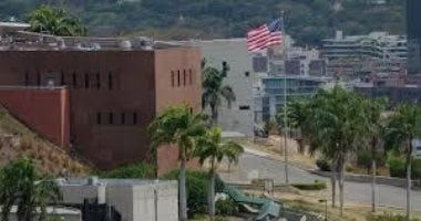 رفع العلم الأمريكى على السفارة فى فنزويلا لأول مرة منذ 2019.. فيديو