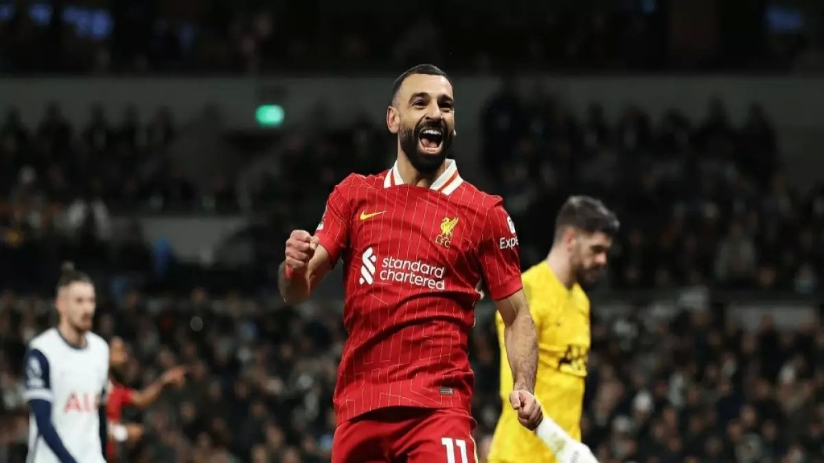 عاجل: محمد صلاح يقود هجوم ليفربول ضد توتنهام في قمة إنجليزية.. هل يسحقهم بنقاط مفصلية؟