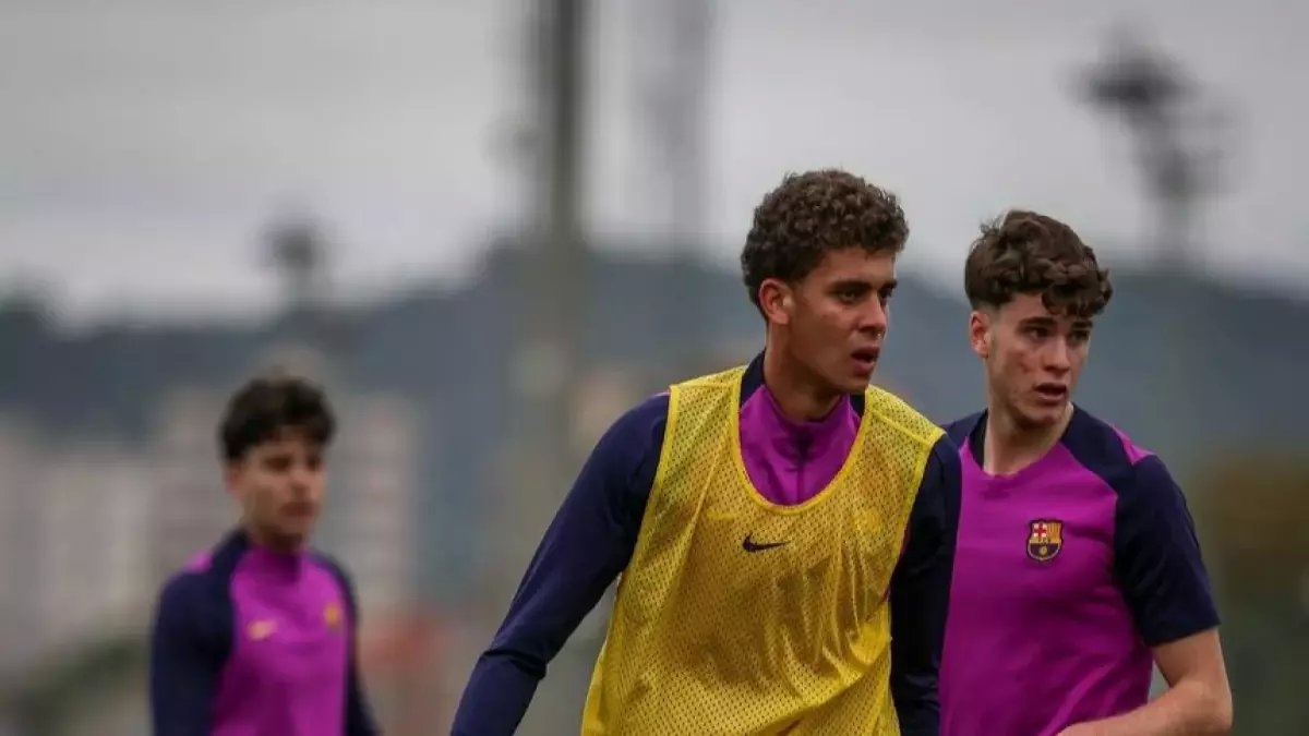 مصر في برشلونة... لكن حمزة عبد الكريم (18 عاماً) يكتب فصلاً جديداً في قلب النادي الإسباني