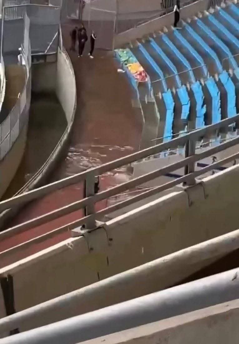 الأمطار في ملعب رادس قبل مباراة الترجي ضد الاهلي