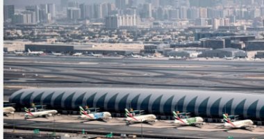 حريق قرب مطار دبى الدولى بعد استهداف بطائرة مسيرة