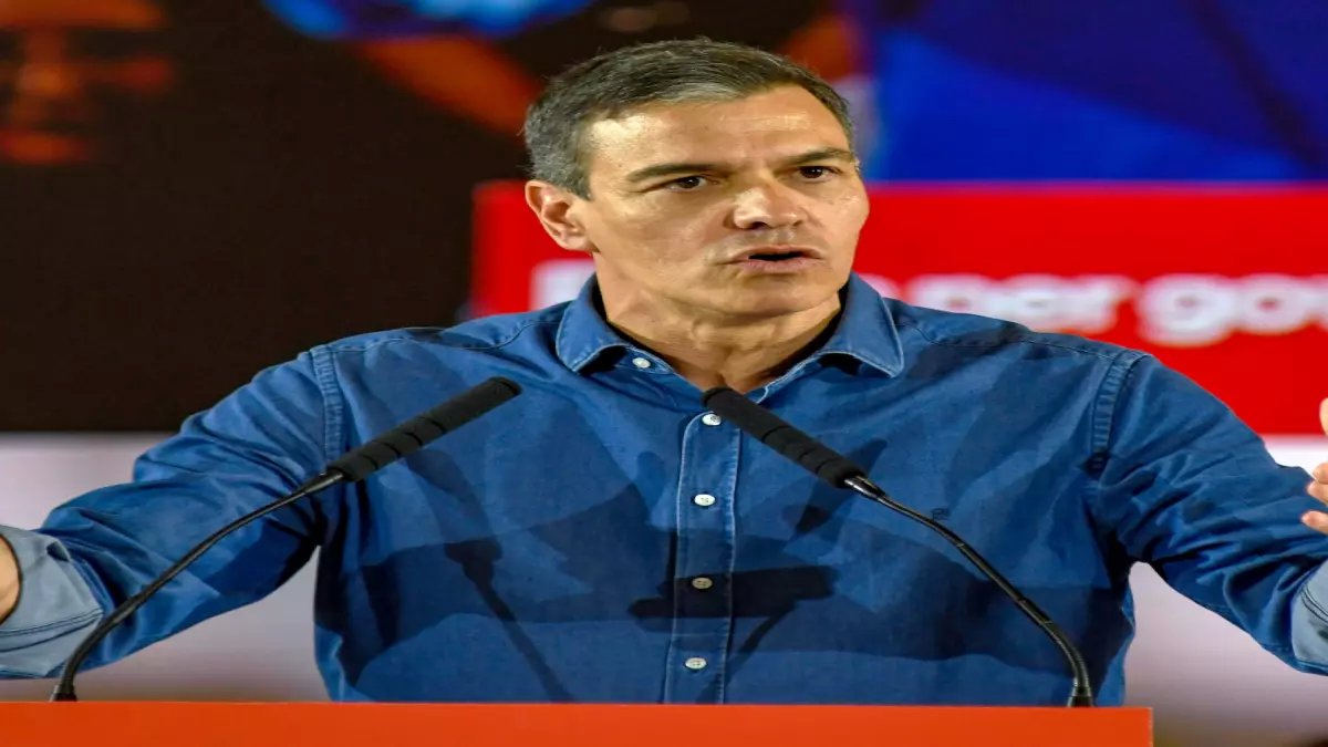 عاجل: شرطي كوبي يحاصر ناشطاً في منزله... والسبب صادم!