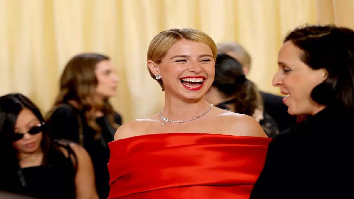 صادم: جيسي باكلي تثير ضجة بإطلالة شانيل الجريئة في الأوسكار... والجمهور في حالة انبهار!