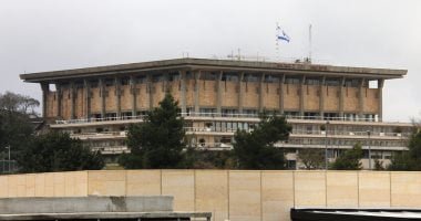 سقوط شظية صاروخية إيرانية قرب مبنى الكنيست الإسرائيلي