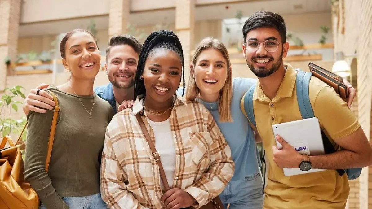 عاجل: إندونيسيا تُعلن ثورة في تأشيرات الطلاب… خفض الرسوم وإلغاء شروط مغادرة البلاد من الآن!