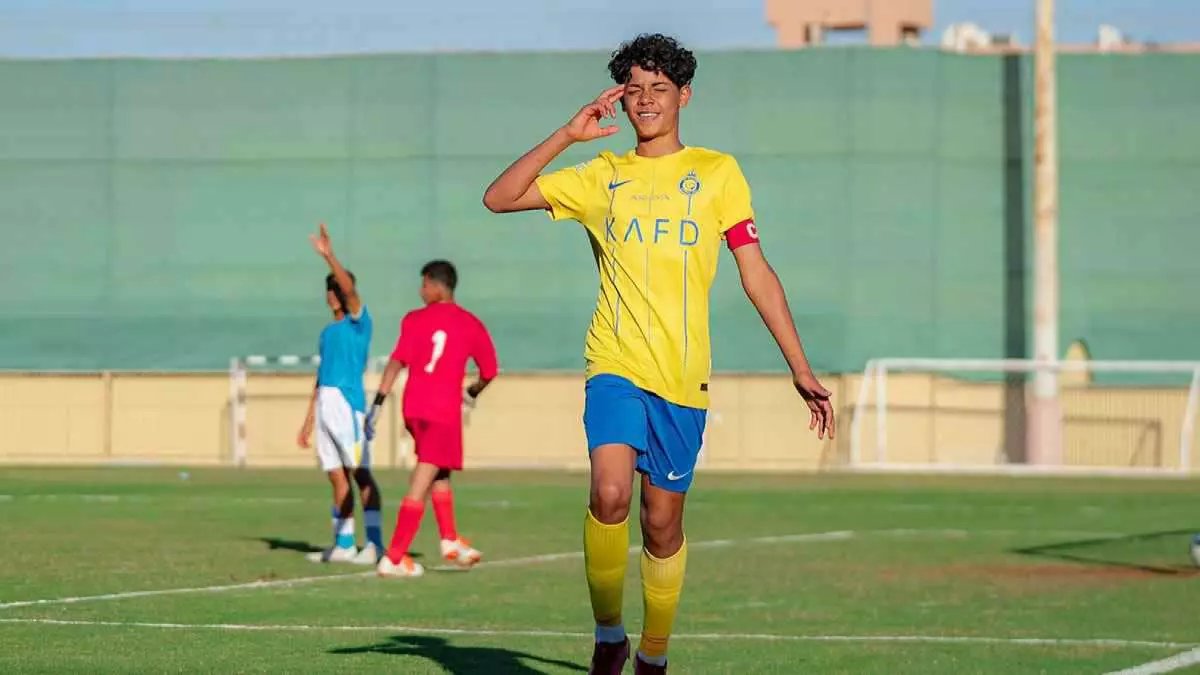 صادم: نجل رونالدو يتلقى إنذار تأديبي ويُحرم من المباراة القادمة بعد انفعاله أمام الهلال!