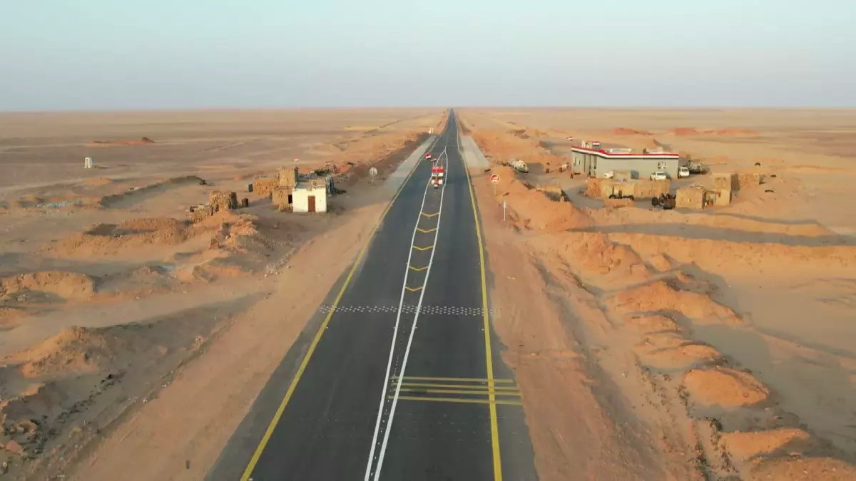 بماذا كلفت المملكة العربية السعودية كسر عزلة 3 محافظات يمنية؟.. الجواب ليس مالاً بل 130 كم من الإرادة والإسمنت