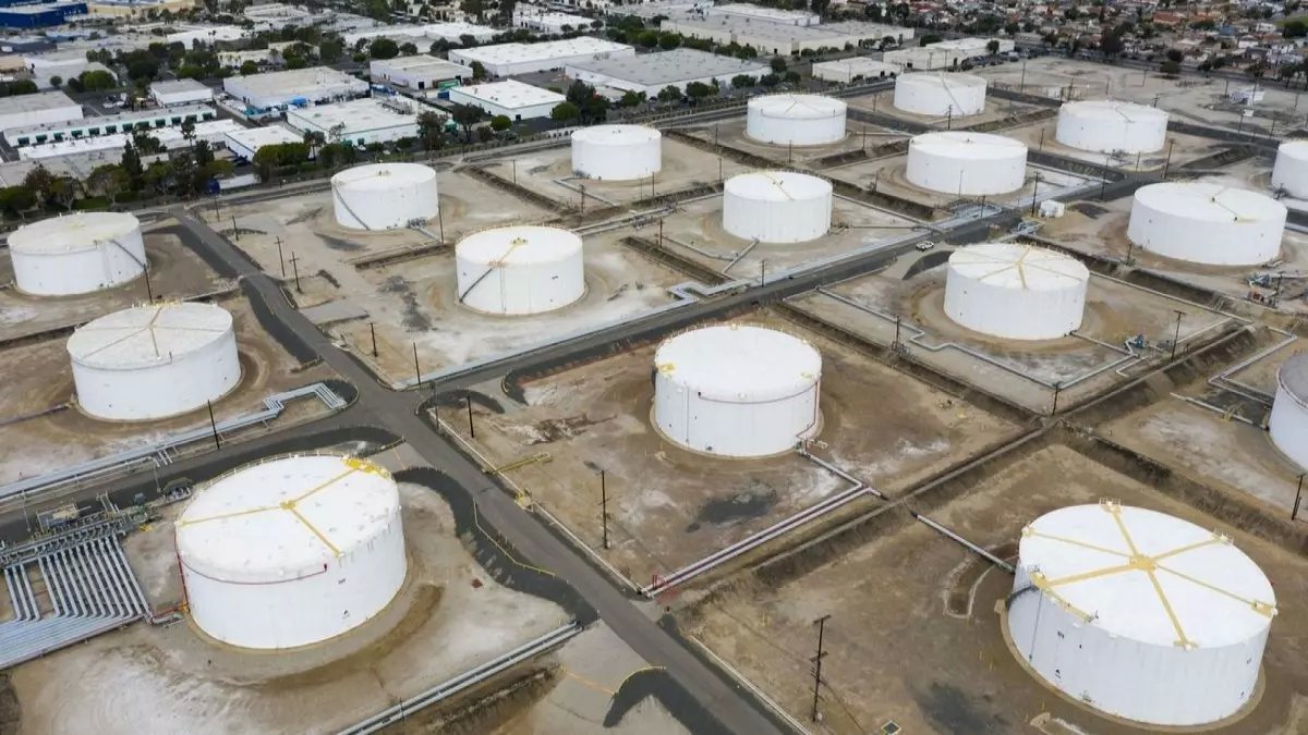 عاجل: النفط ينفجر فوق 100 دولار بعد قصف إيران لحقول الخليج - هل نشهد أكبر أزمة طاقة في التاريخ؟