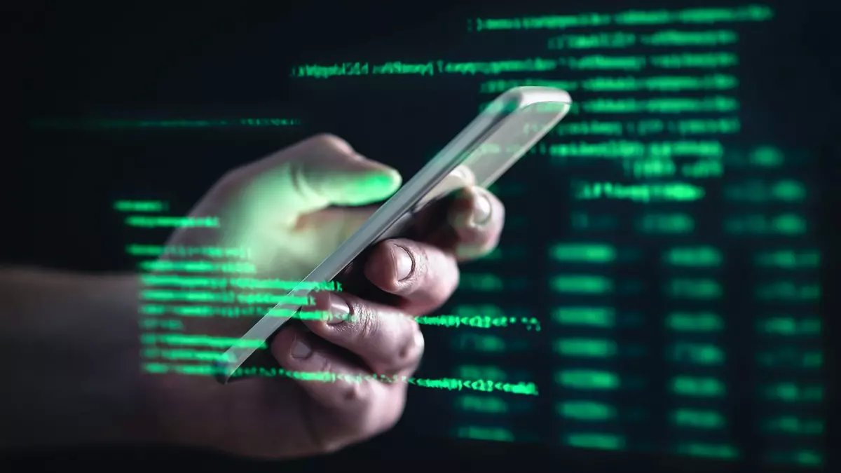 عاجل: 10 تطبيقات تراقبك سراً وتسرق بياناتك من هاتفك... خبراء: احذفوها فوراً قبل فوات الأوان!