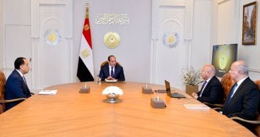 كامل الوزير يستعرض خطة نقل خط السكة الحديد فى المسافة من فوكة حتى سملا بمطروح