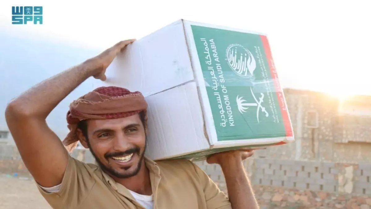 عاجل: 28 ألف شخص في سقطرى يحصلون على مساعدات عاجلة... مفاجأة مركز سلمان قبل العيد!