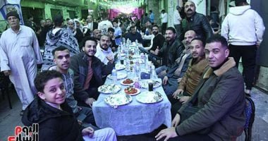 أكبر إفطار جماعى فى الجيزة.. أهالى فيصل يتجمعون على امتداد 22 شارعا «صور»