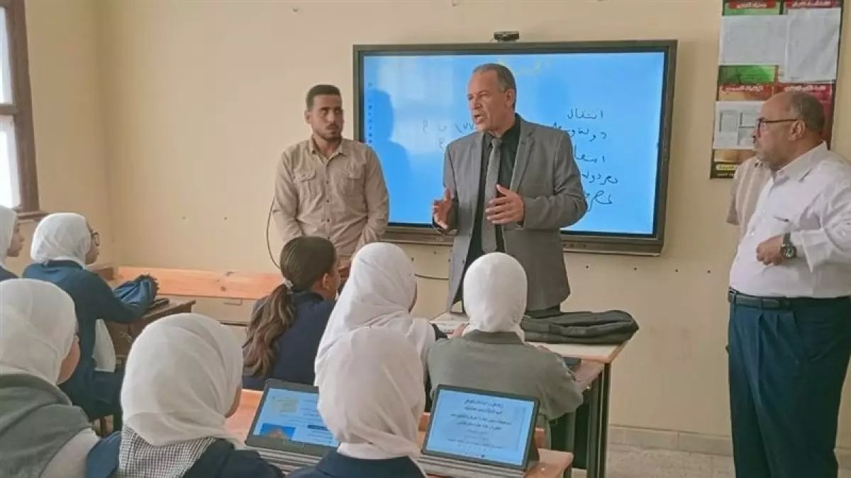 عاجل: التعليم تكشف الفئات المحرومة من التابلت... 6 أنواع طلاب سيؤدون امتحانات الشهر ورقياً!