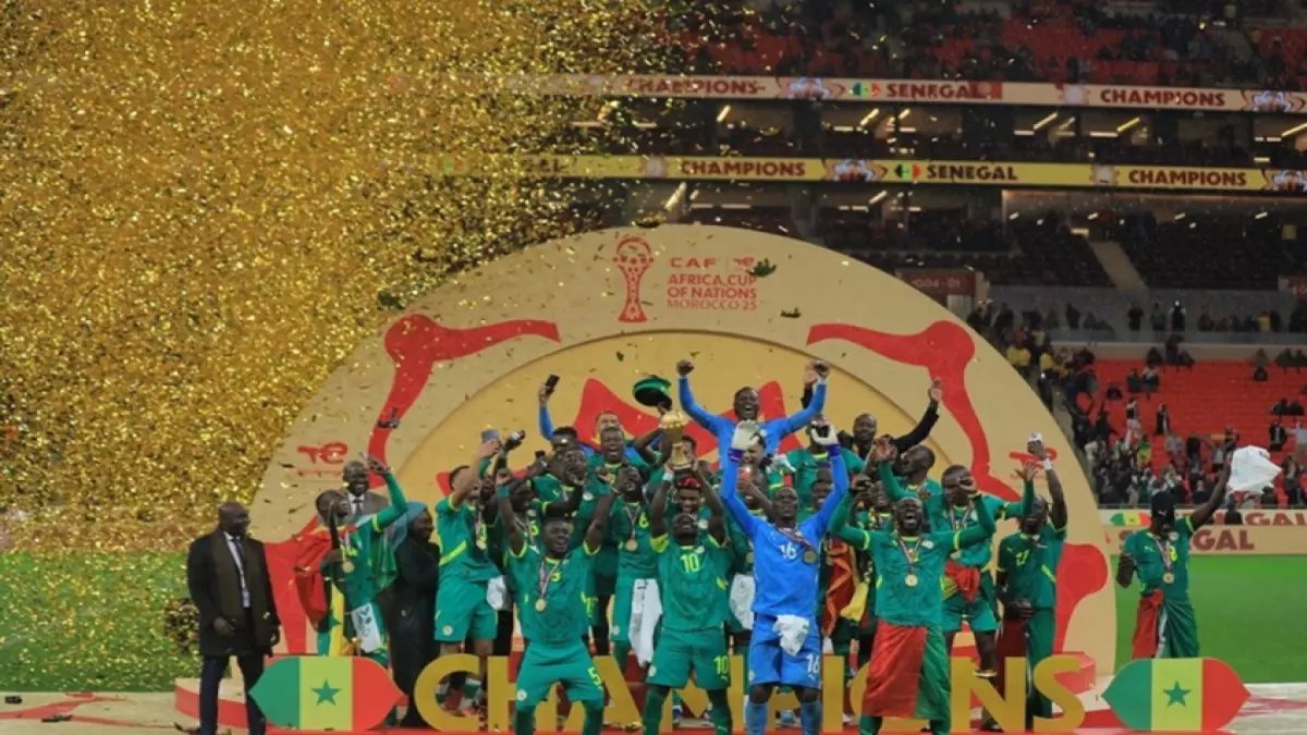 عاجل: كاف يكشف السبب الصادم وراء سحب لقب أمم إفريقيا من السنغال ومنحه للمغرب - المواد 82-84 تحسم الجدل!