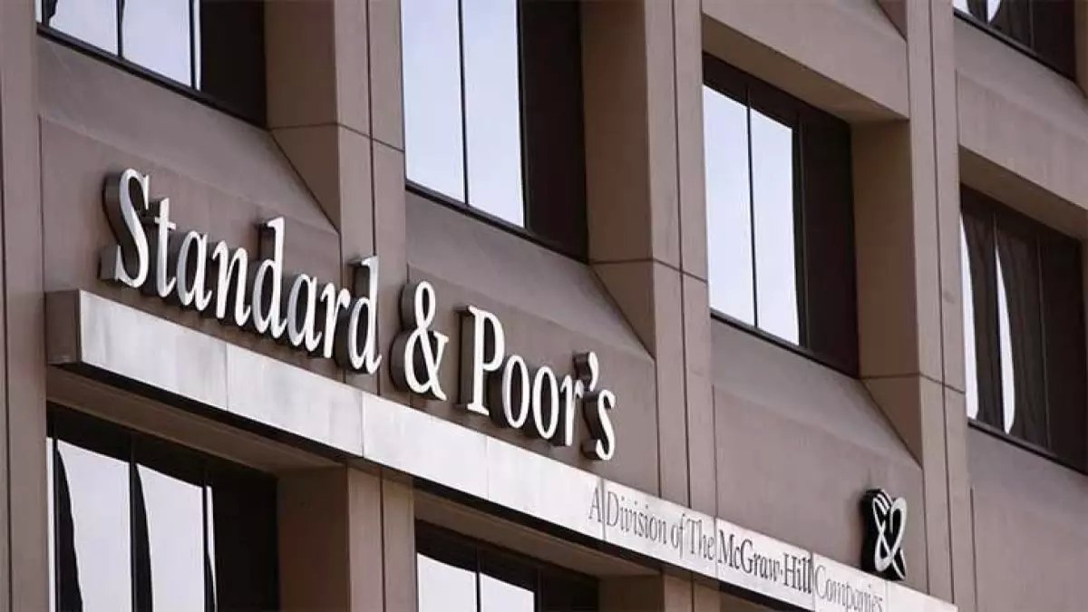 عاجل: ستاندرد آند بورز تكشف الرقم المرعب... 307 مليارات دولار قد تهرب من البنوك الخليجية خلال أسابيع!