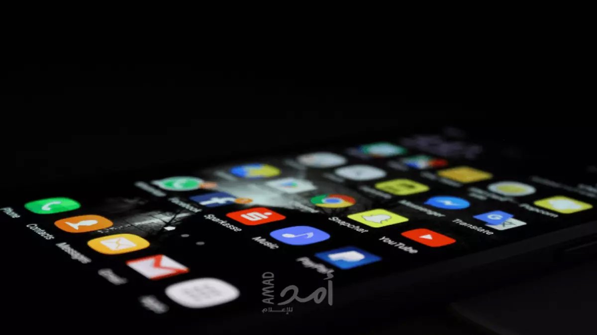 عاجل: 12 تطبيقاً خبيثاً يصورك ويسرق رسائل واتساب - احذفها فوراً قبل أن تفقد كل شيء!