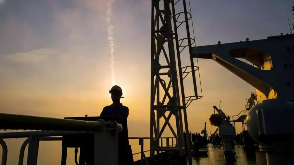 عاجل: النفط ينفجر 50% والخبراء يحذرون - قد نشهد 160 دولار للبرميل خلال أيام!