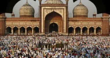 من معارك البيض إلى دق الطبول.. كيف يحتفل المسلمون بعيد الفطر حول العالم؟