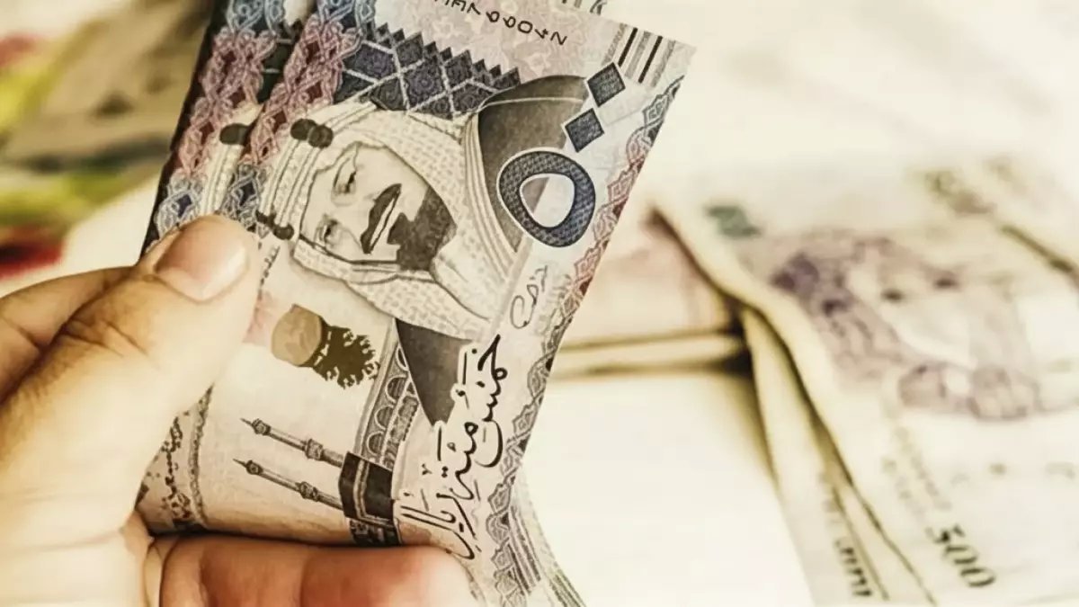 لماذا تثق الجالية المصرية في البنك الأهلي لتحويل ملياراتها؟ لأن ثقتك هذه تكلفك 50 جنيها على كل ألف ريال.