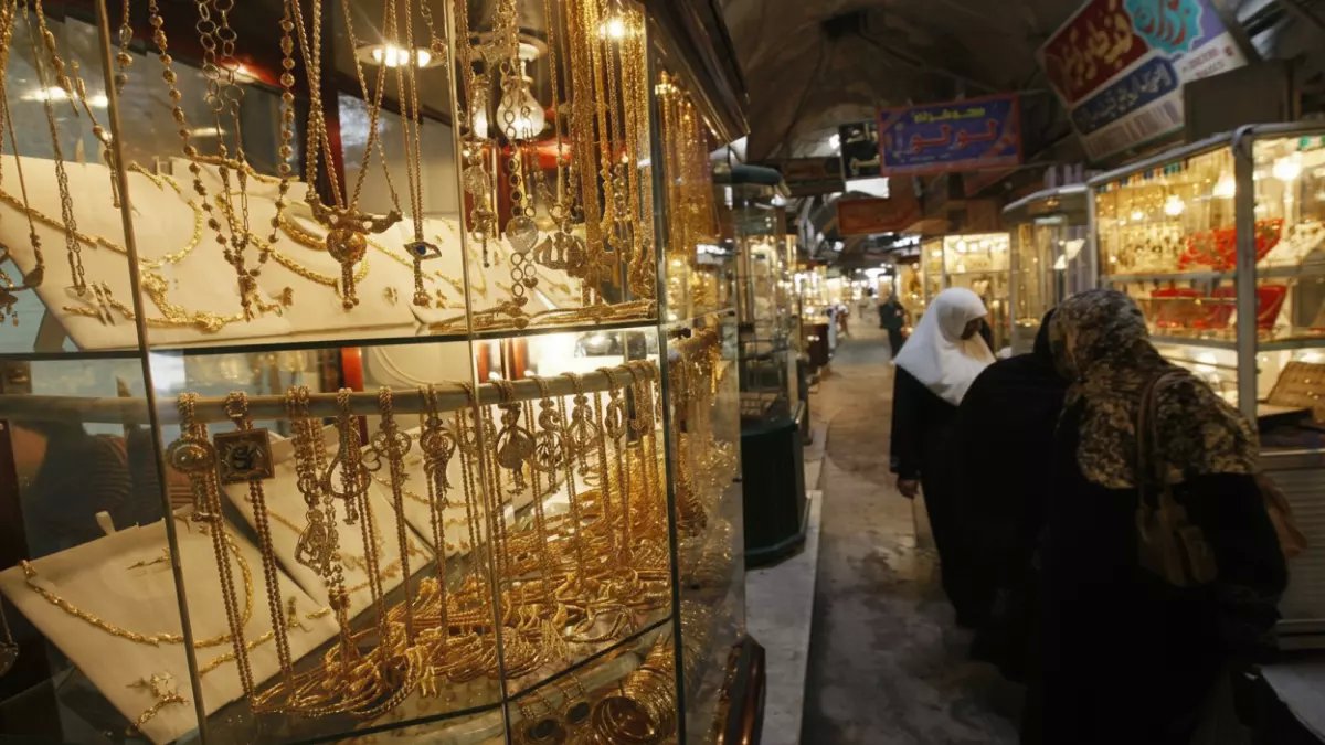 عاجل: صدمة جديدة لمشتري الذهب في مصر بعد العيد... الخبراء يتوقعون انهياراً مفاجئاً!